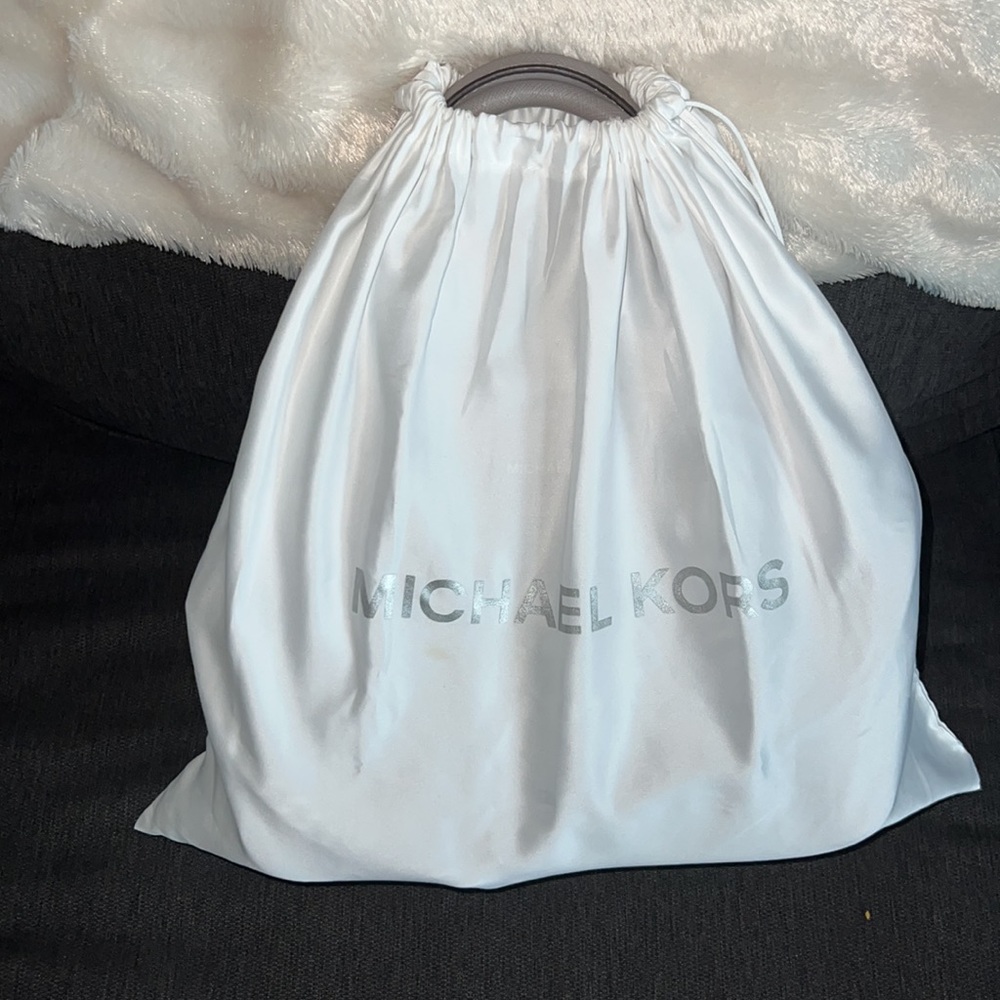 Authentic Michael Kors Shoulder Strap Purse - Picture 6 of 9